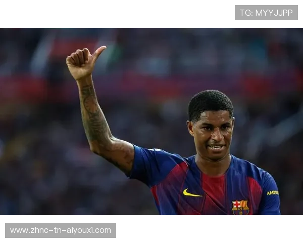 拉什福德外线传中制造混乱进球